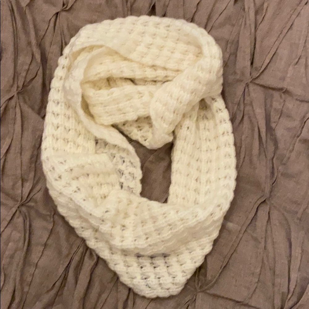 Aeropostale cream colored knit infinity scarf